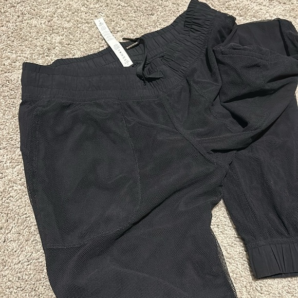 Lululemon mesh overlap drawstring jogger - Picture 2 of 3